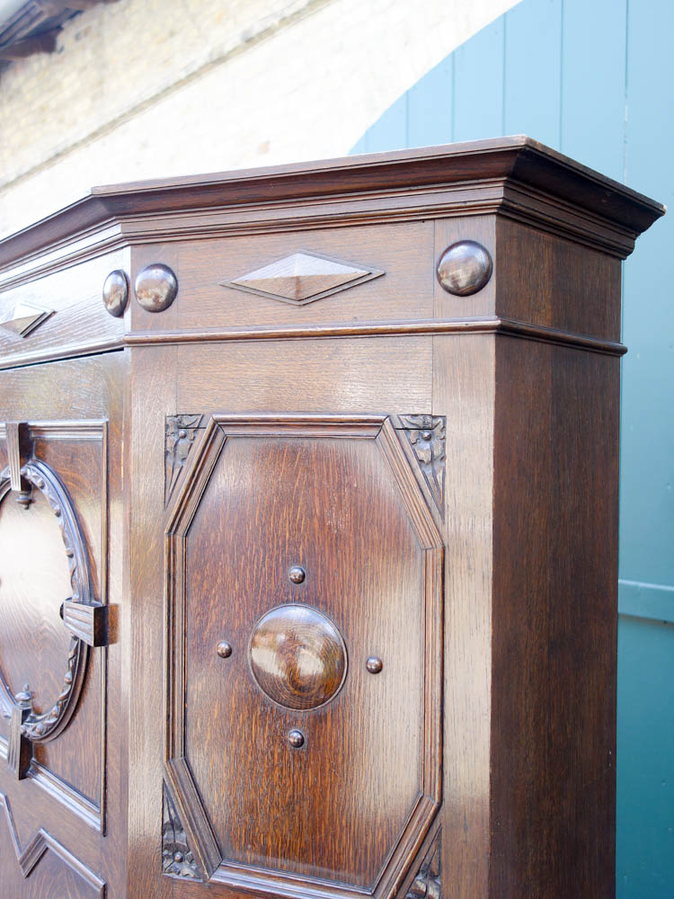 Antiker Garderobenschrank um 1920 | Wohnkultour