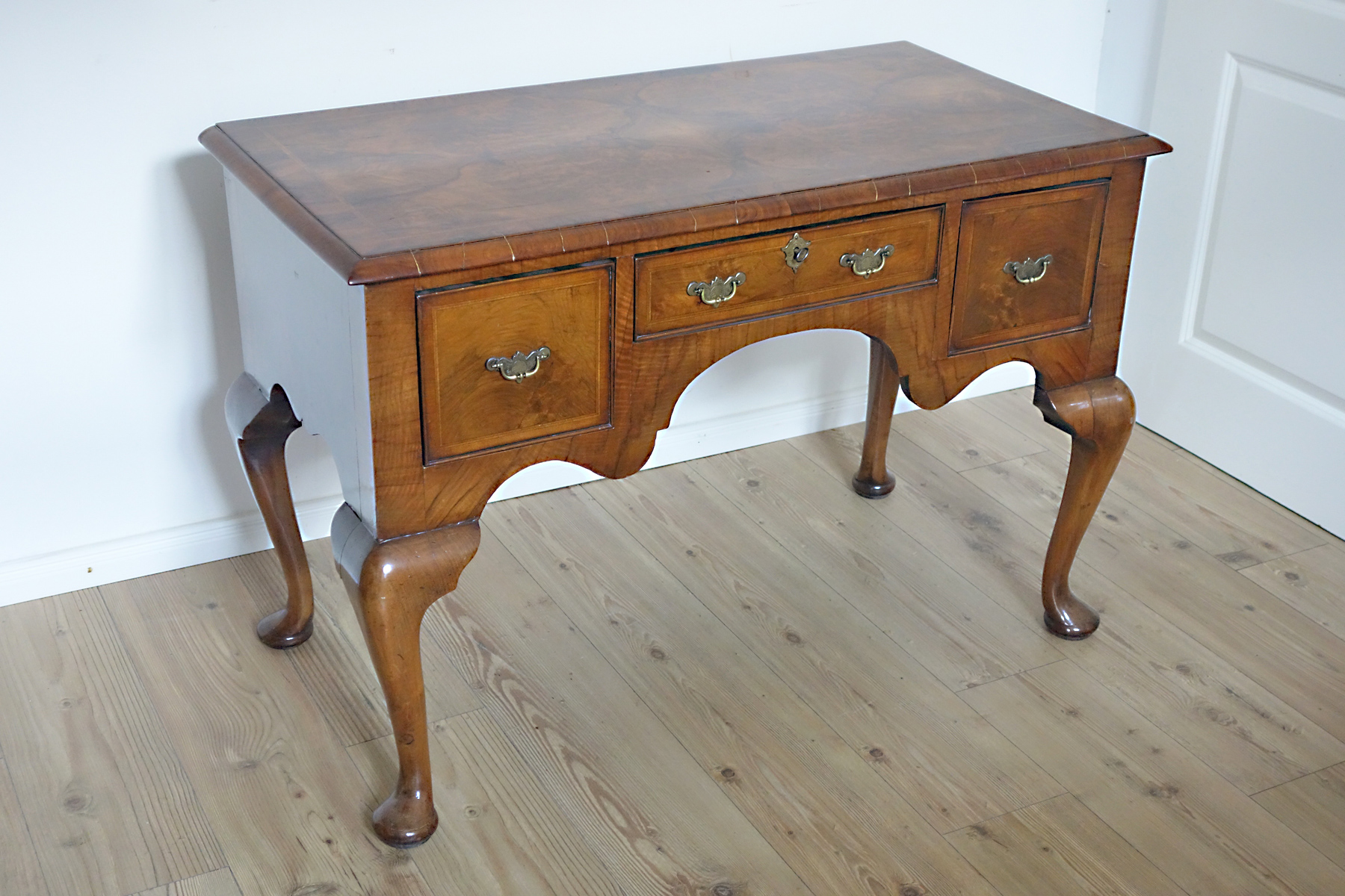 Queen Anne Schreibtisch in Walnuss | Schellack poliert | Wohnkultour