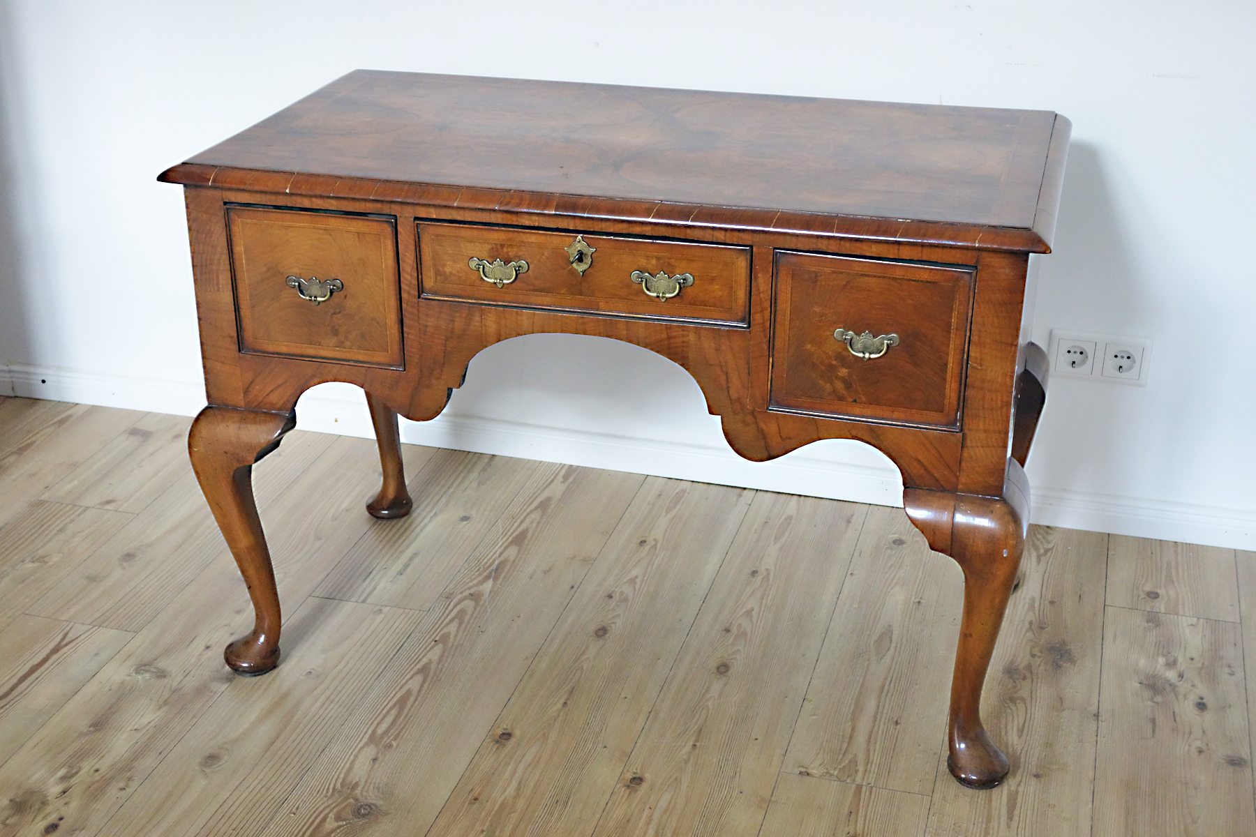 Queen Anne Schreibtisch in Walnuss | Schellack poliert | Wohnkultour