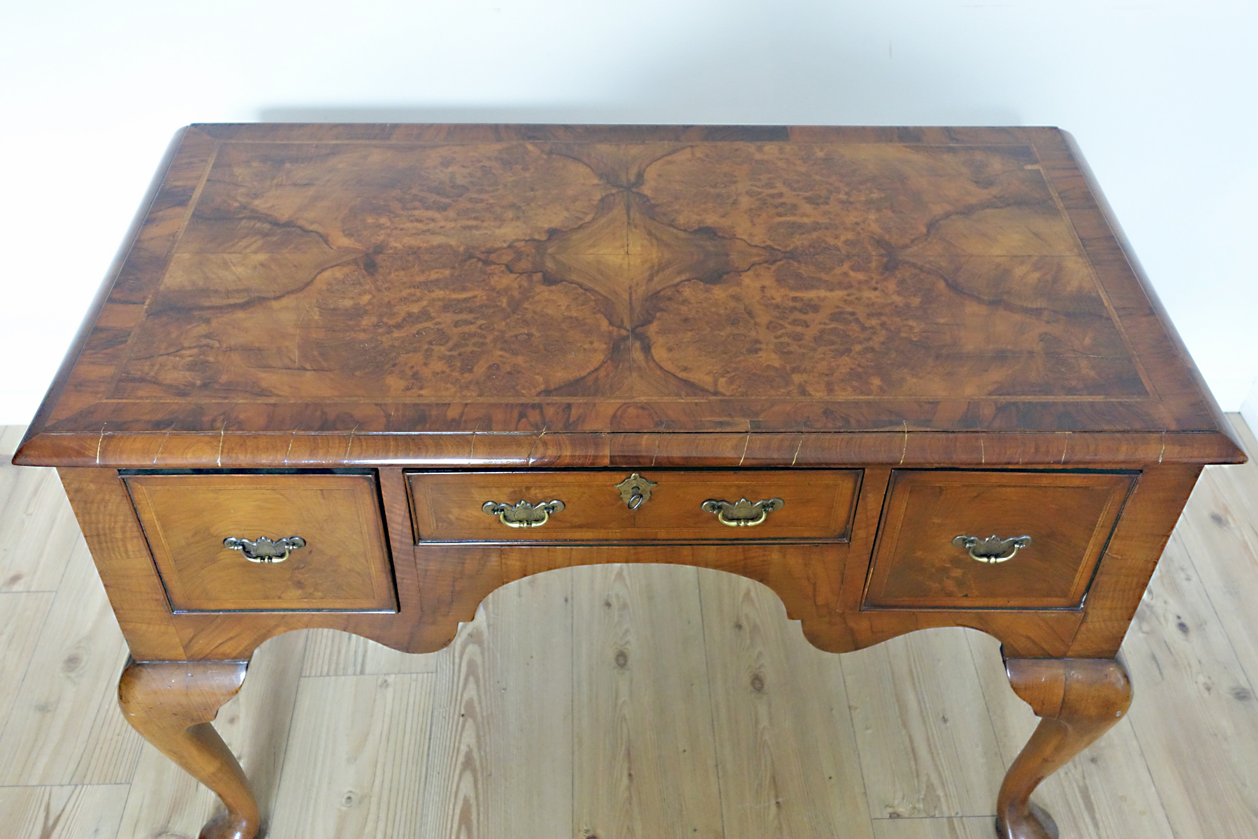 Queen Anne Schreibtisch in Walnuss | Schellack poliert | Wohnkultour