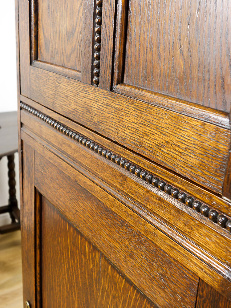 Eckschrank antik in Eiche von 1920 - Restauriert & wohnfertig