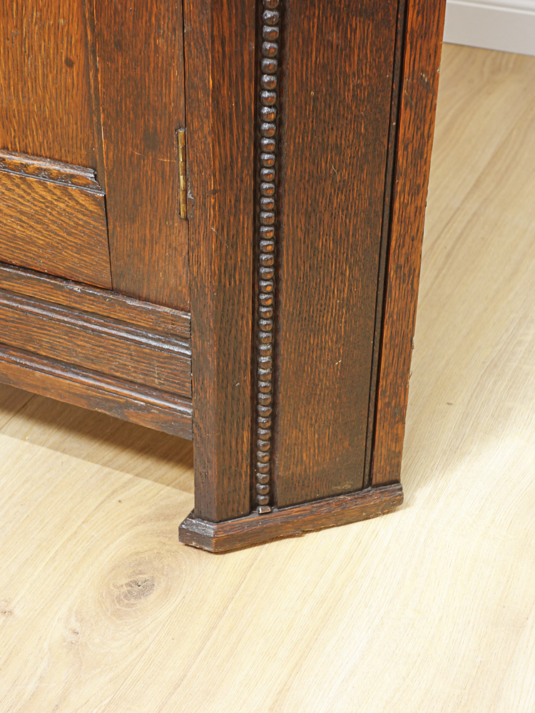 Eckschrank antik in Eiche von 1920 - Restauriert & wohnfertig