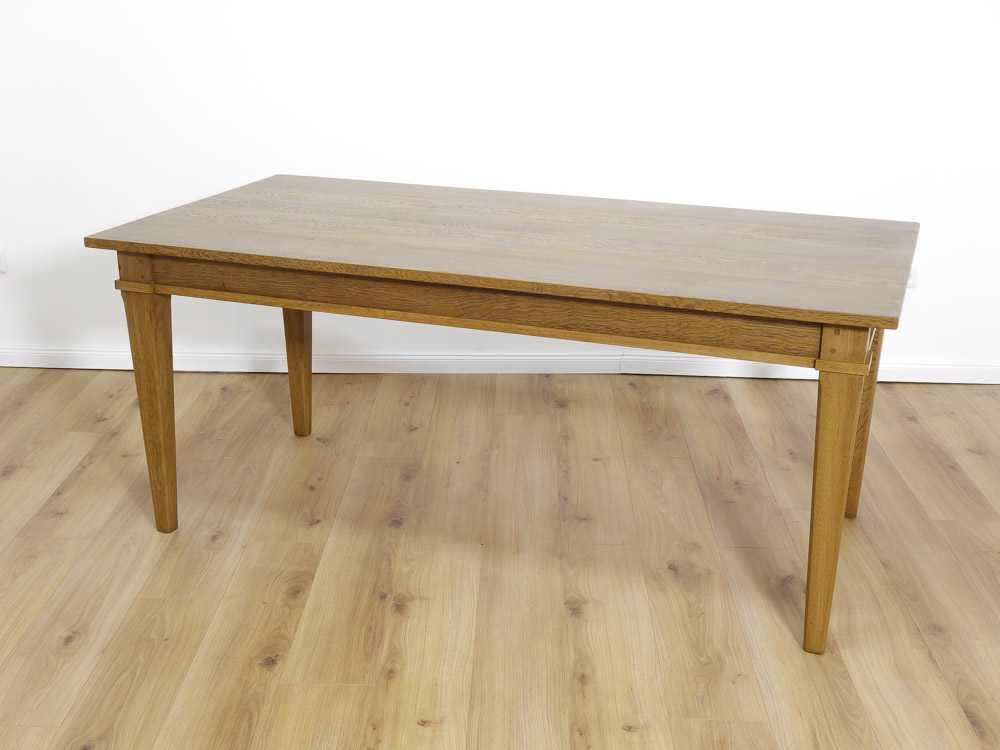 Esstische aus altem Eichenholz in Ihrem Wunschformat online kaufen!