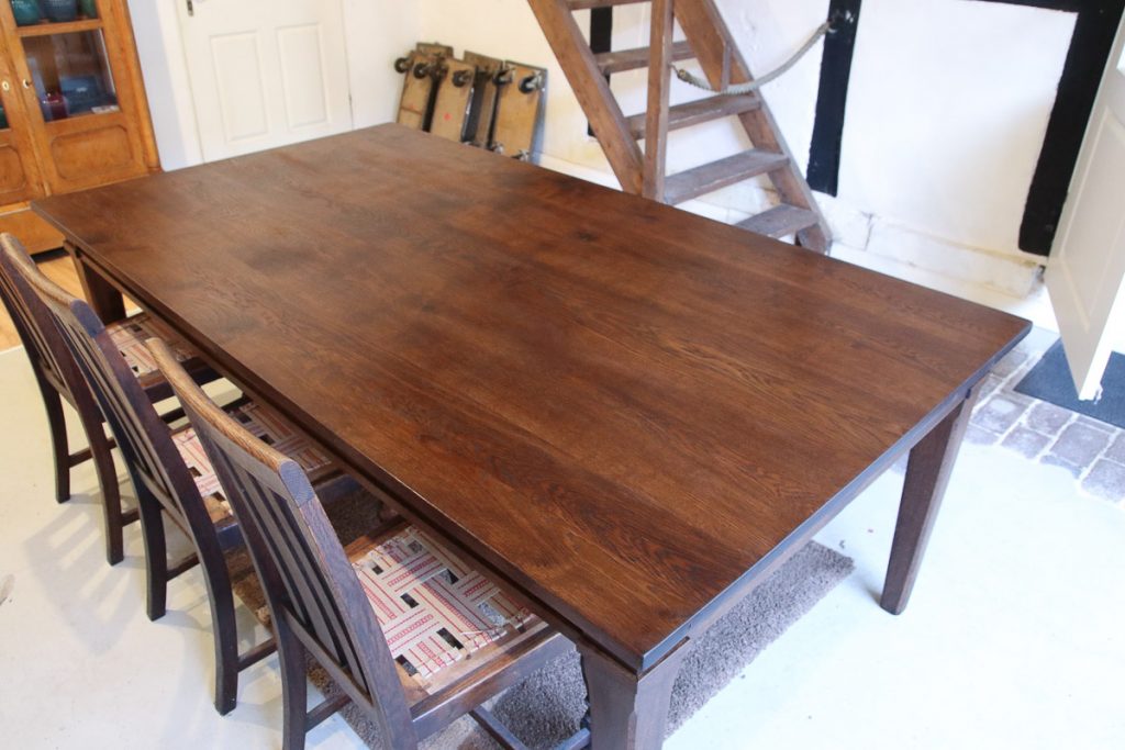 Esstische aus altem Eichenholz in Ihrem Wunschformat online kaufen!