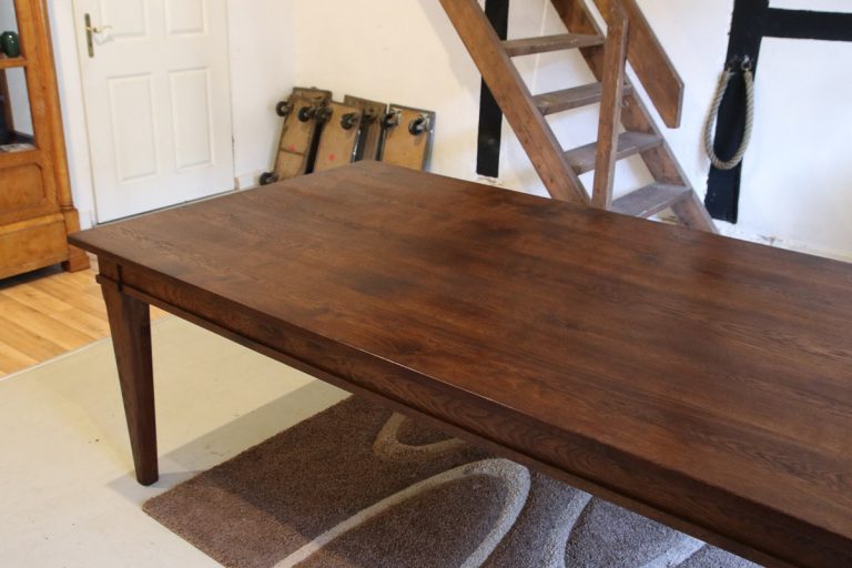 Esstische aus altem Eichenholz in Ihrem Wunschformat online kaufen!