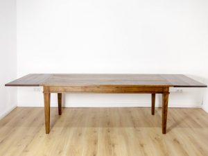 Esstische aus altem Eichenholz in Ihrem Wunschformat online kaufen!