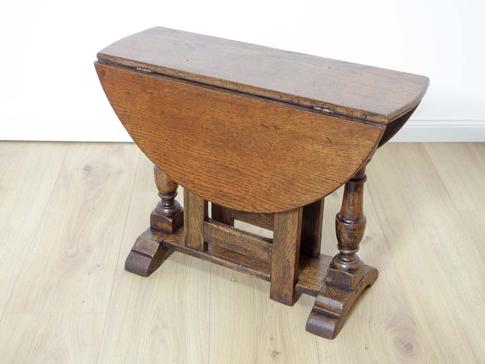 Beistelltisch antik in Eiche um 1920, klappbar | kostenloser Versand