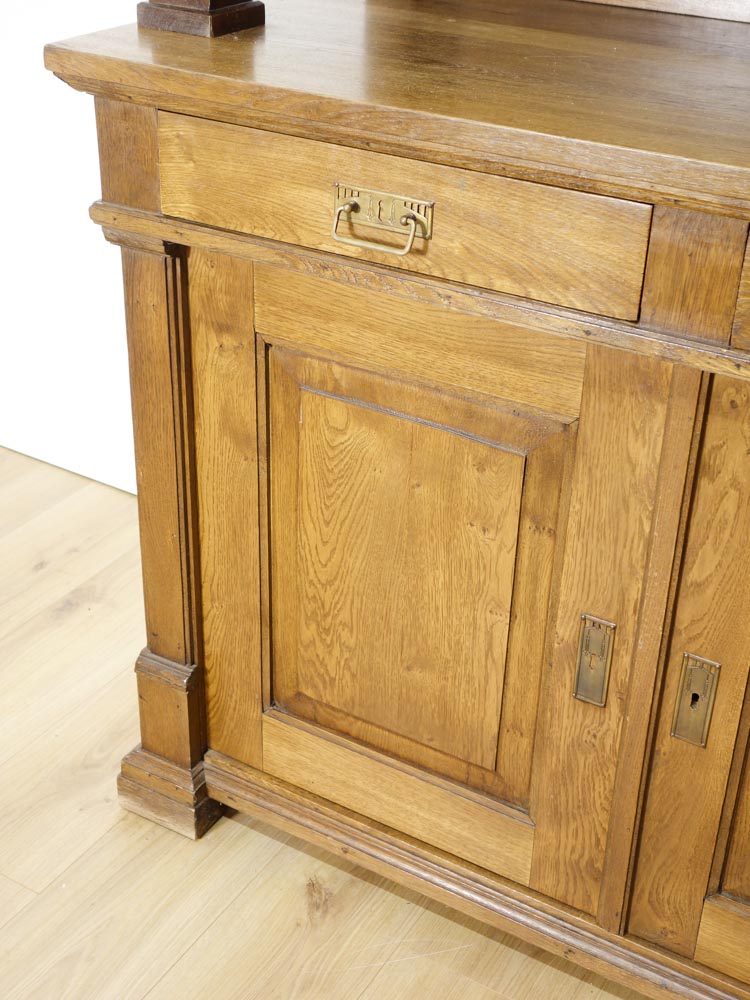 Küchenschrank antik in Eiche aus der Gründerzeit - zeitlos & elegant