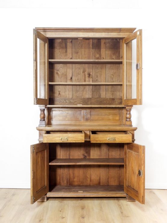 Küchenschrank antik in Eiche aus der Gründerzeit - zeitlos & elegant