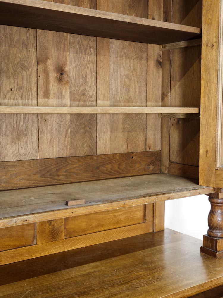 Küchenschrank antik in Eiche aus der Gründerzeit - zeitlos & elegant