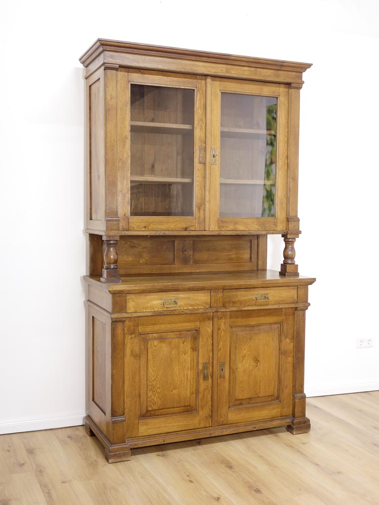 Küchenschrank antik in Eiche aus der Gründerzeit - zeitlos & elegant