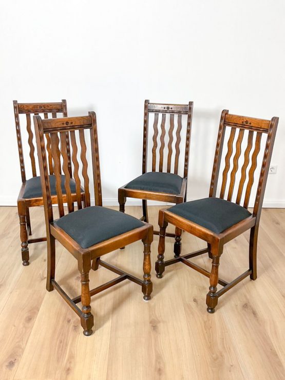 Antike englische Stühle