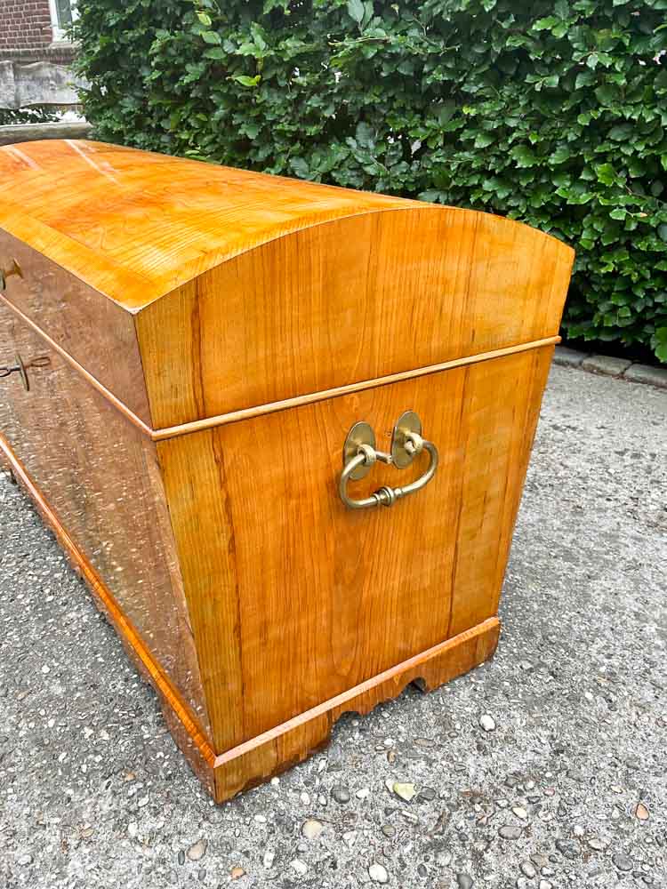Antike Biedermeier Truhe in Esche – Bild 11