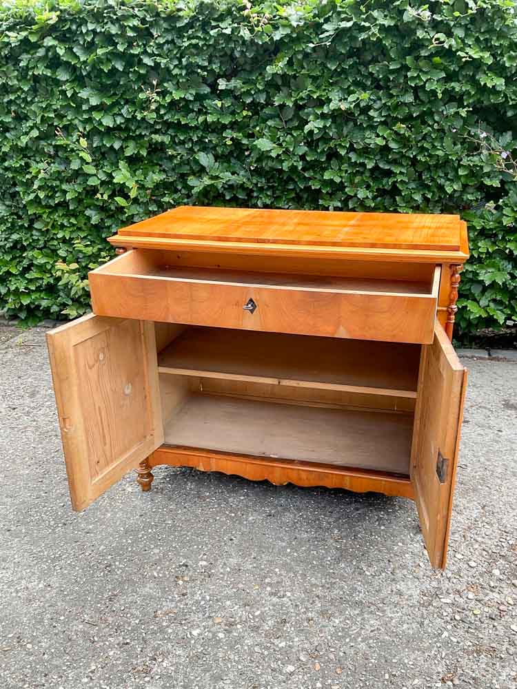 Biedermeier Halbschrank aus Kirschholz – Bild 3