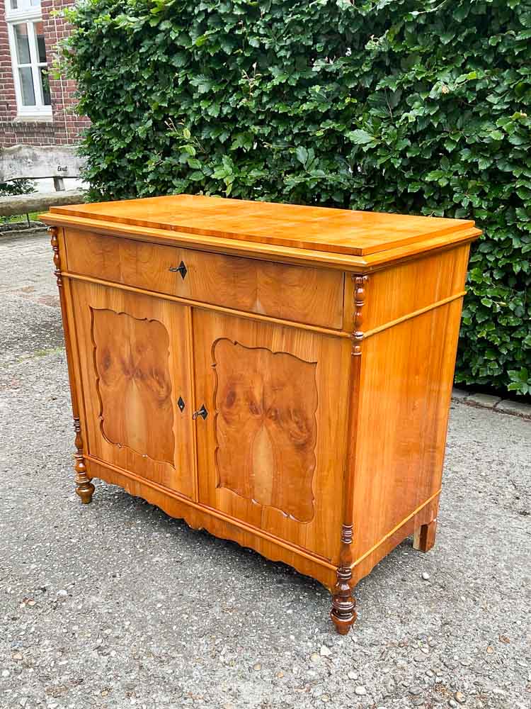 Biedermeier Halbschrank aus Kirschholz – Bild 11