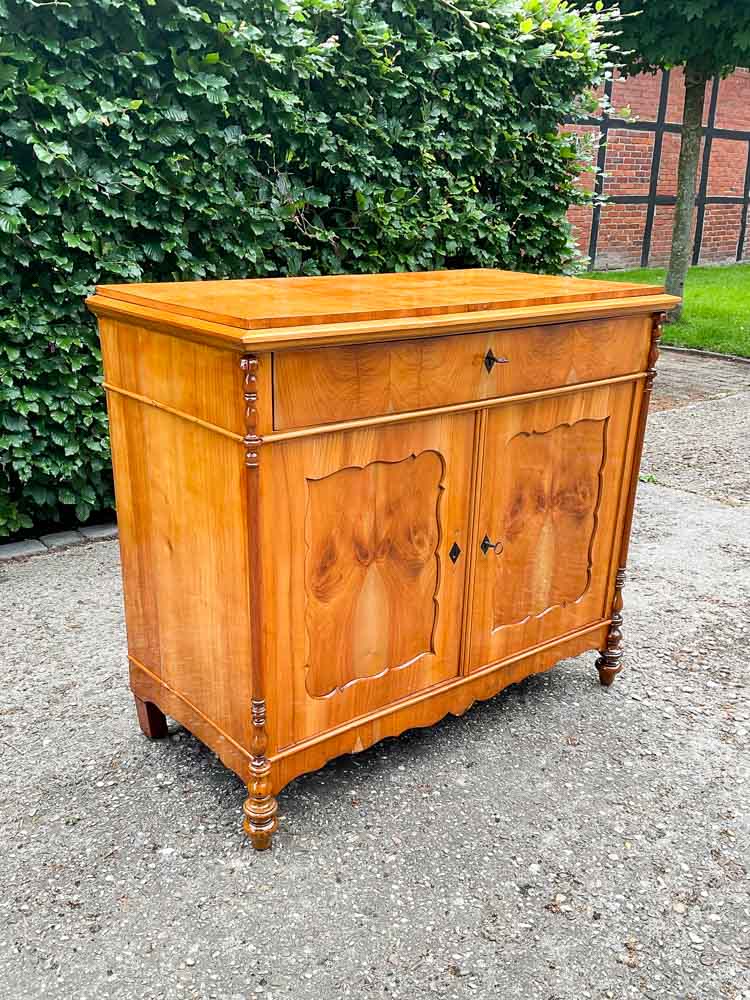 Biedermeier Halbschrank aus Kirschholz – Bild 10