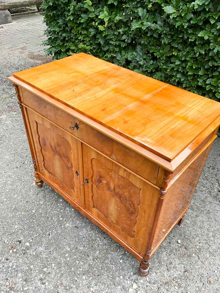 Biedermeier Halbschrank aus Kirschholz – Bild 8